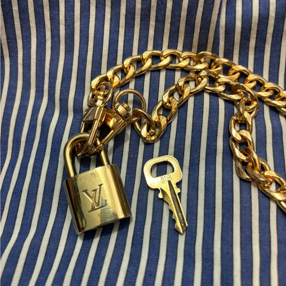 Louis Vuitton Pad Lock Chocker Necklace#318 - Picture 11 of 15